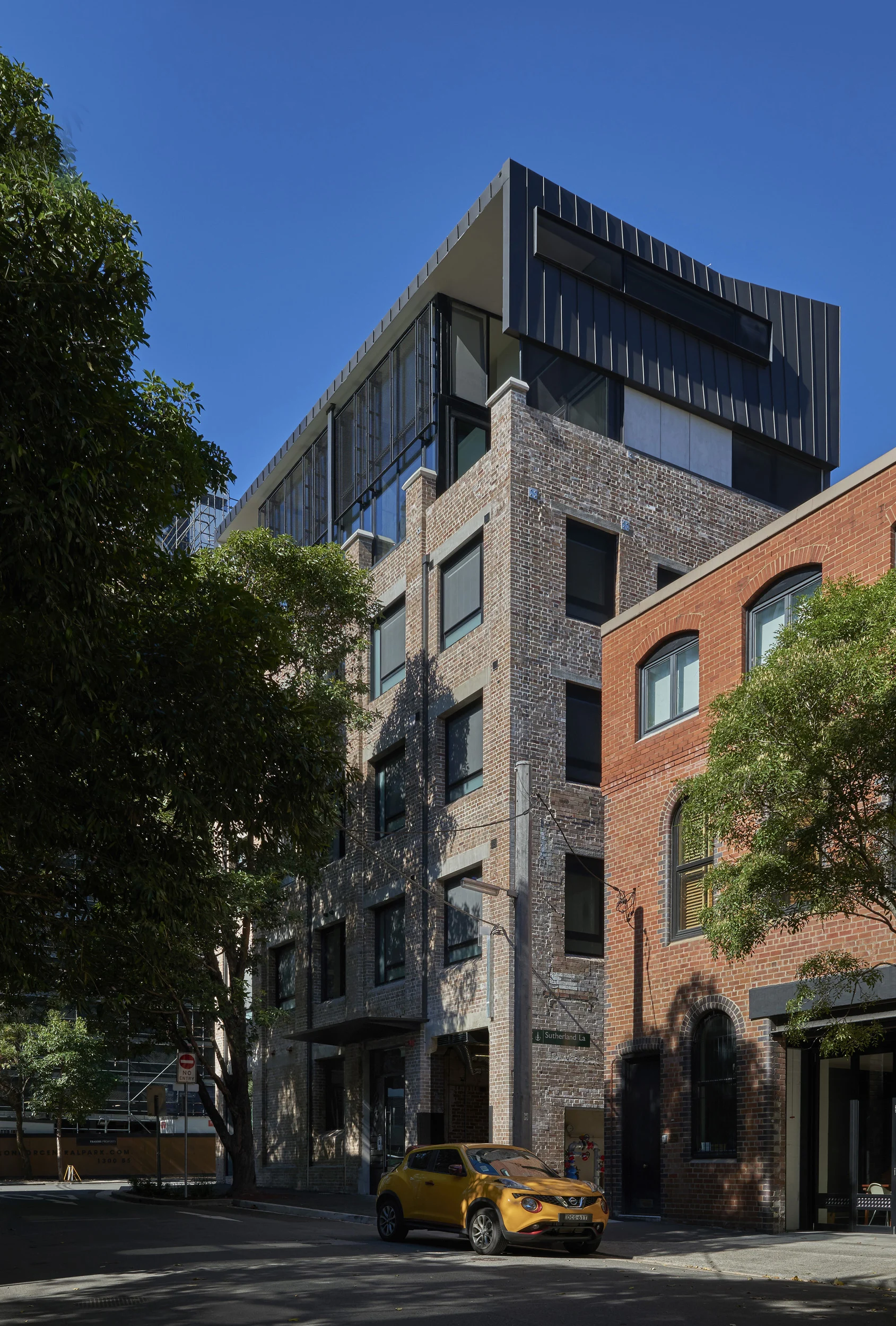 Exterior of a property in Chippendale, Sydney designed by Ballina architects Markham Lee.