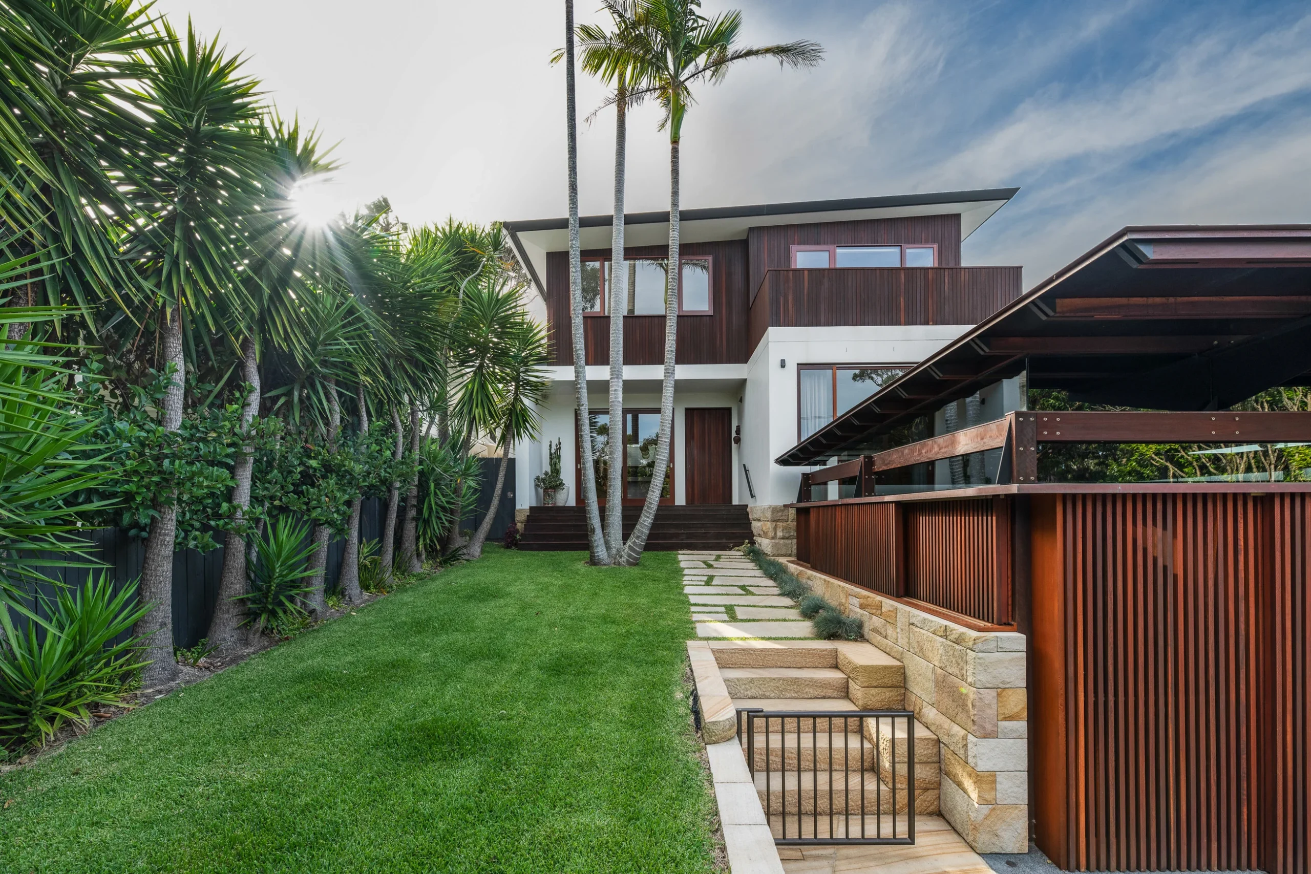 Exterior of a property in Avalon Beach, Sydney designed by Northern Rivers architects Markham Lee.