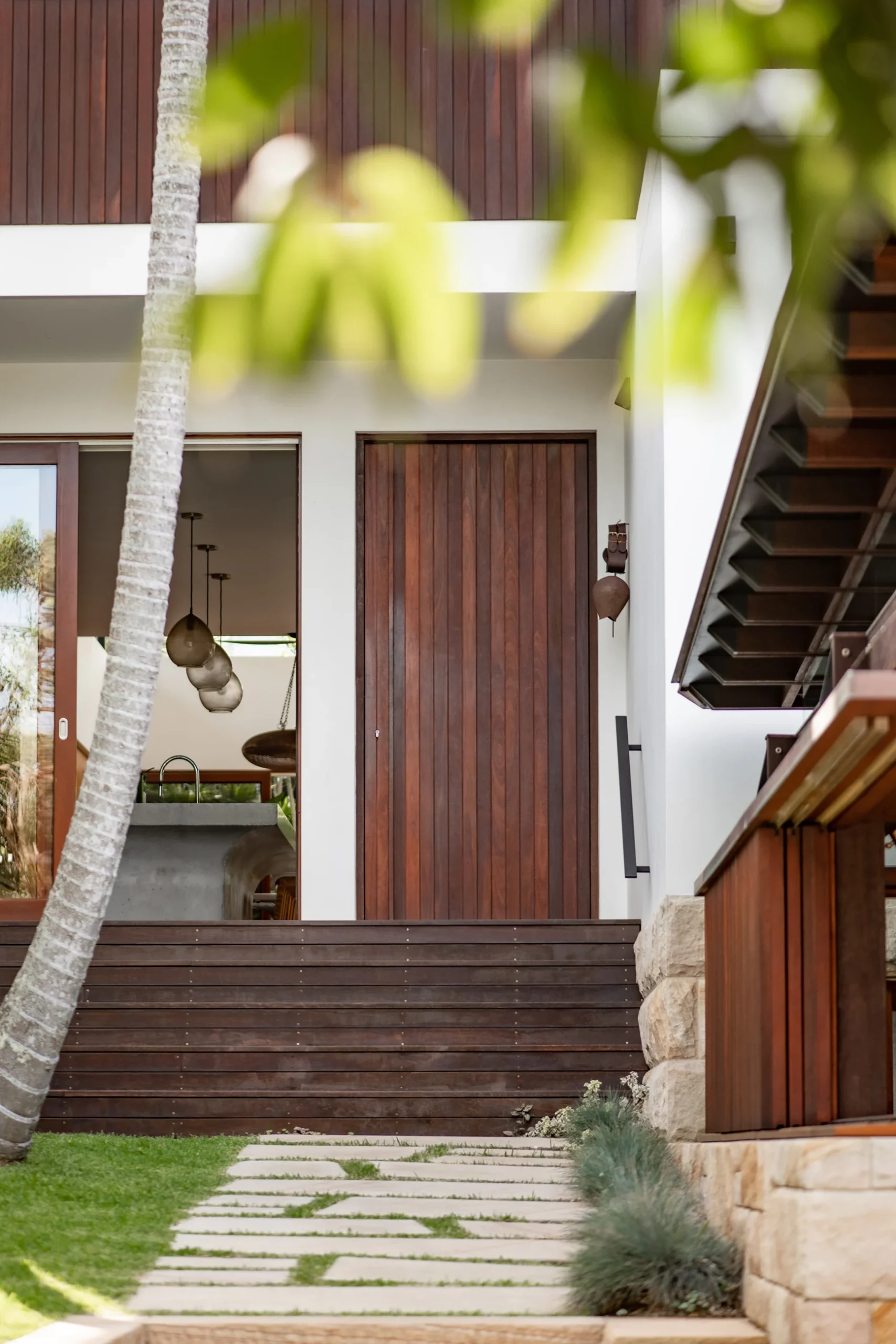 Entryway of a property in Avalon Beach, Sydney designed by Northern Rivers architects Markham Lee.