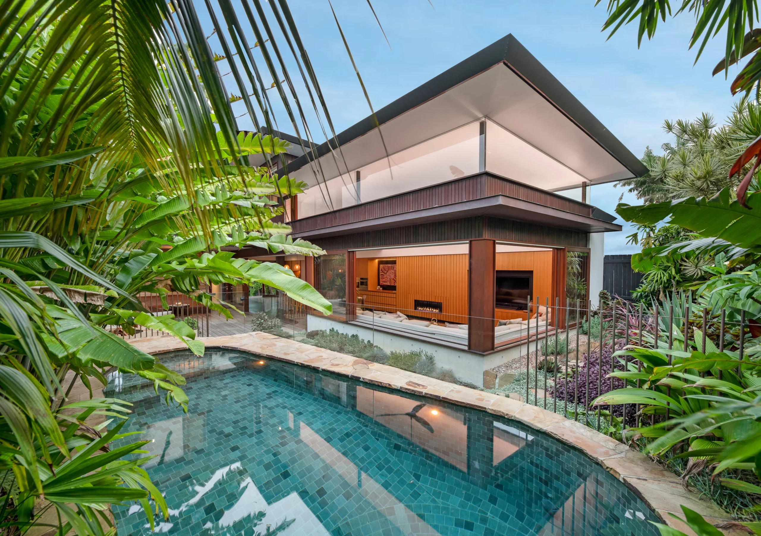 Pool and exterior of a property in Avalon Beach, Sydney designed by Northern Rivers architects Markham Lee.
