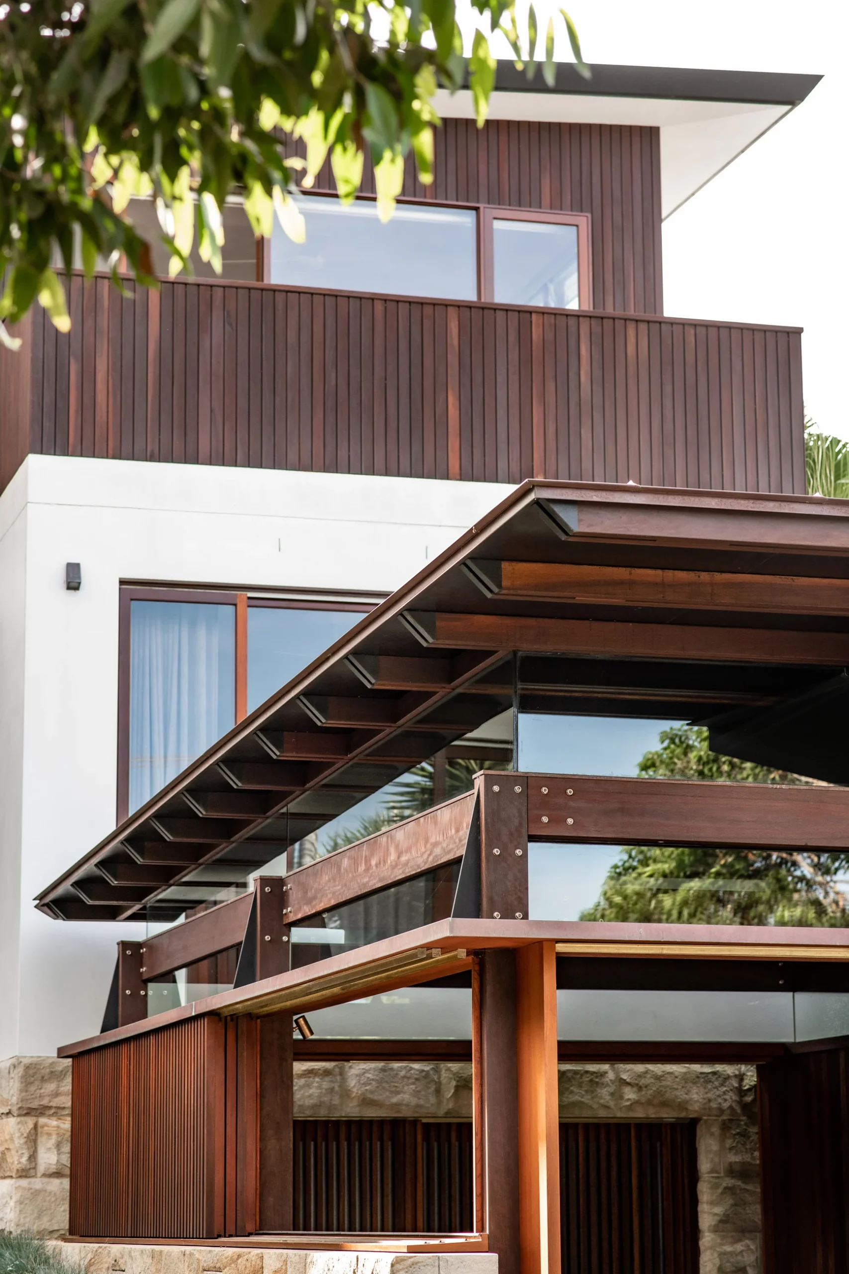 Exterior of a property in Avalon Beach, Sydney designed by Northern Rivers architects Markham Lee.