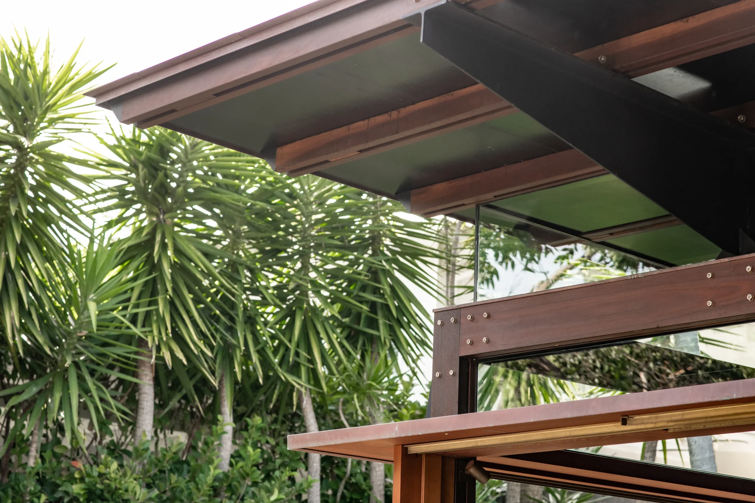 Exterior of a property in Avalon Beach, Sydney designed by Northern Rivers architects Markham Lee.