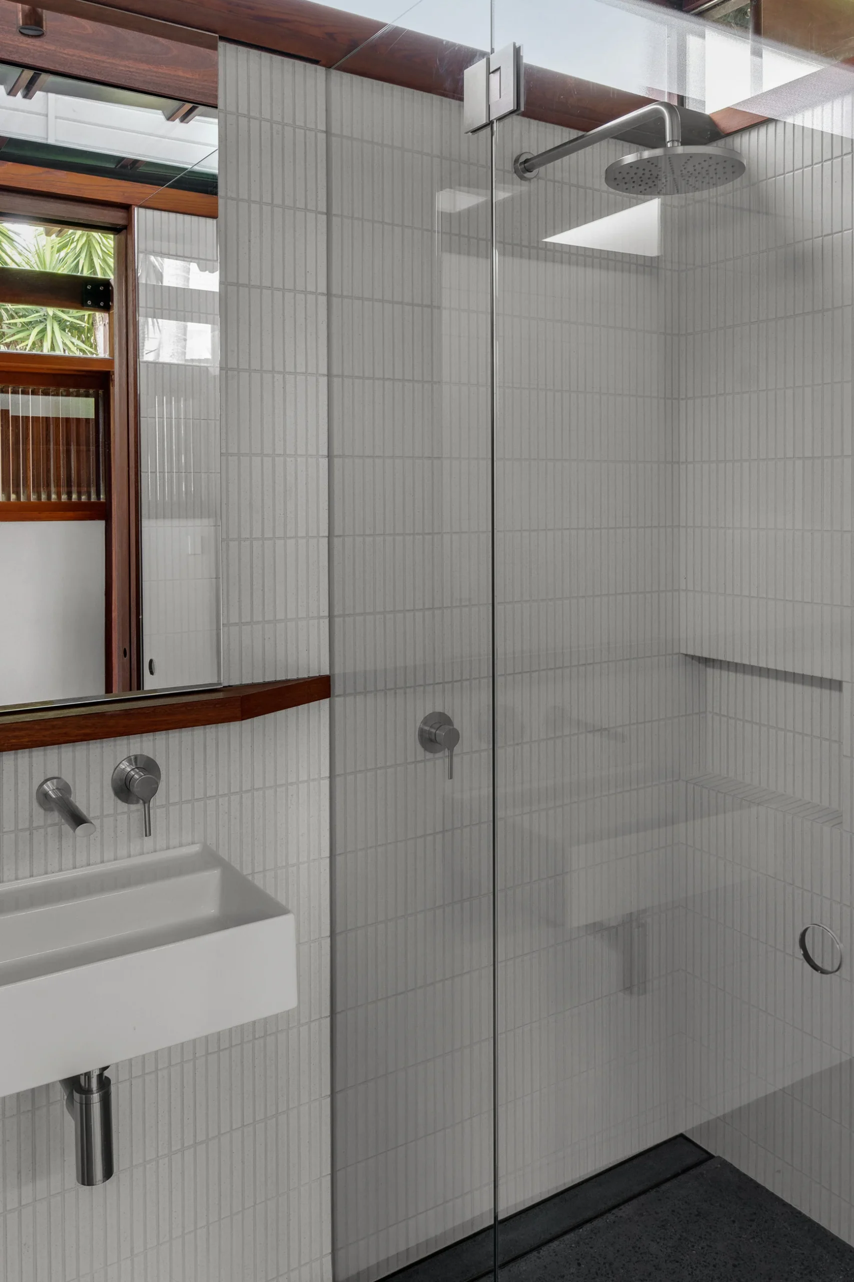 Bathroom of a property in Avalon Beach, Sydney designed by Northern Rivers architects Markham Lee.