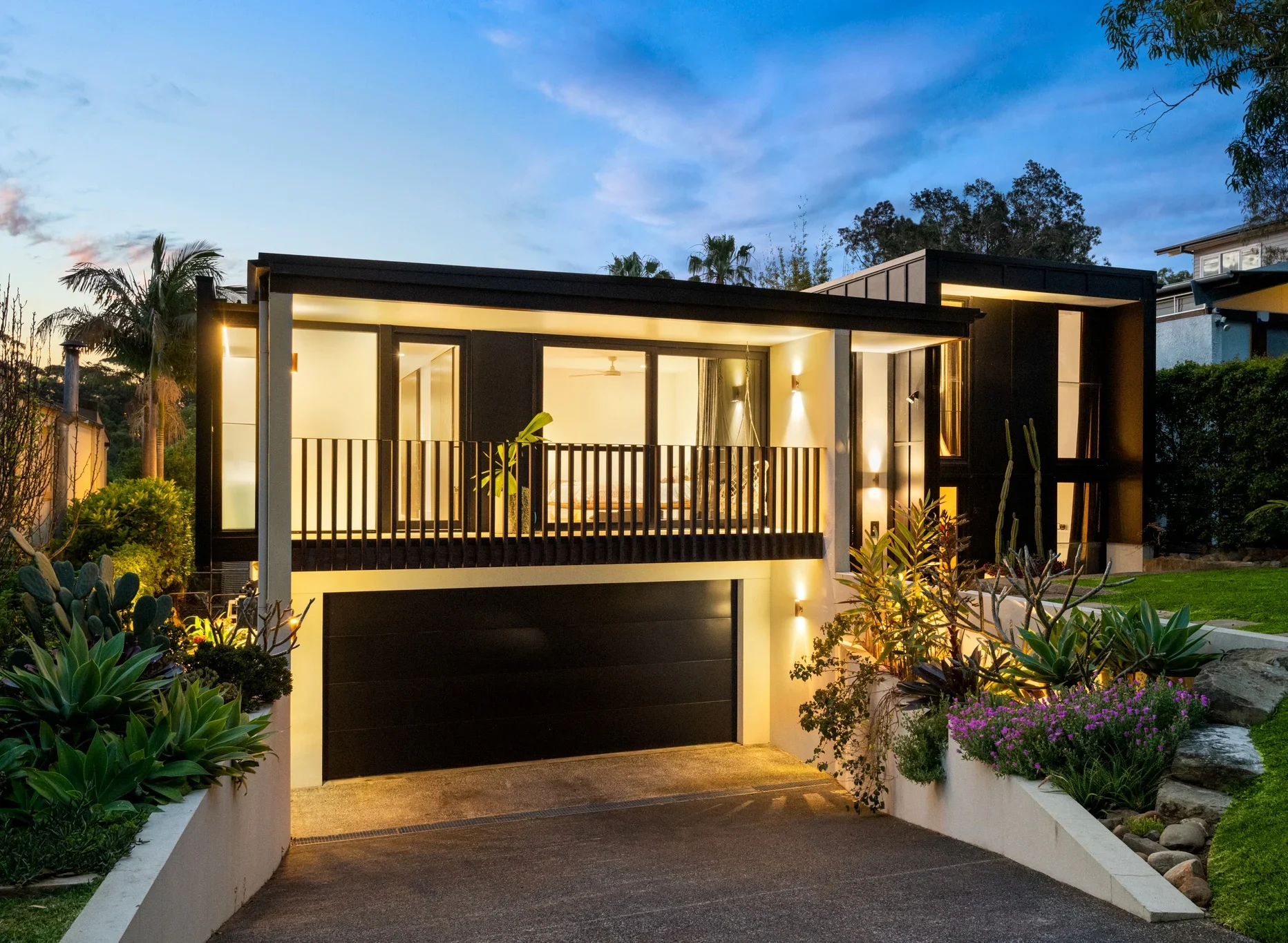 Exterior of a property in Palm Beach, Sydney designed by Avalon Beach architects Markham Lee.
