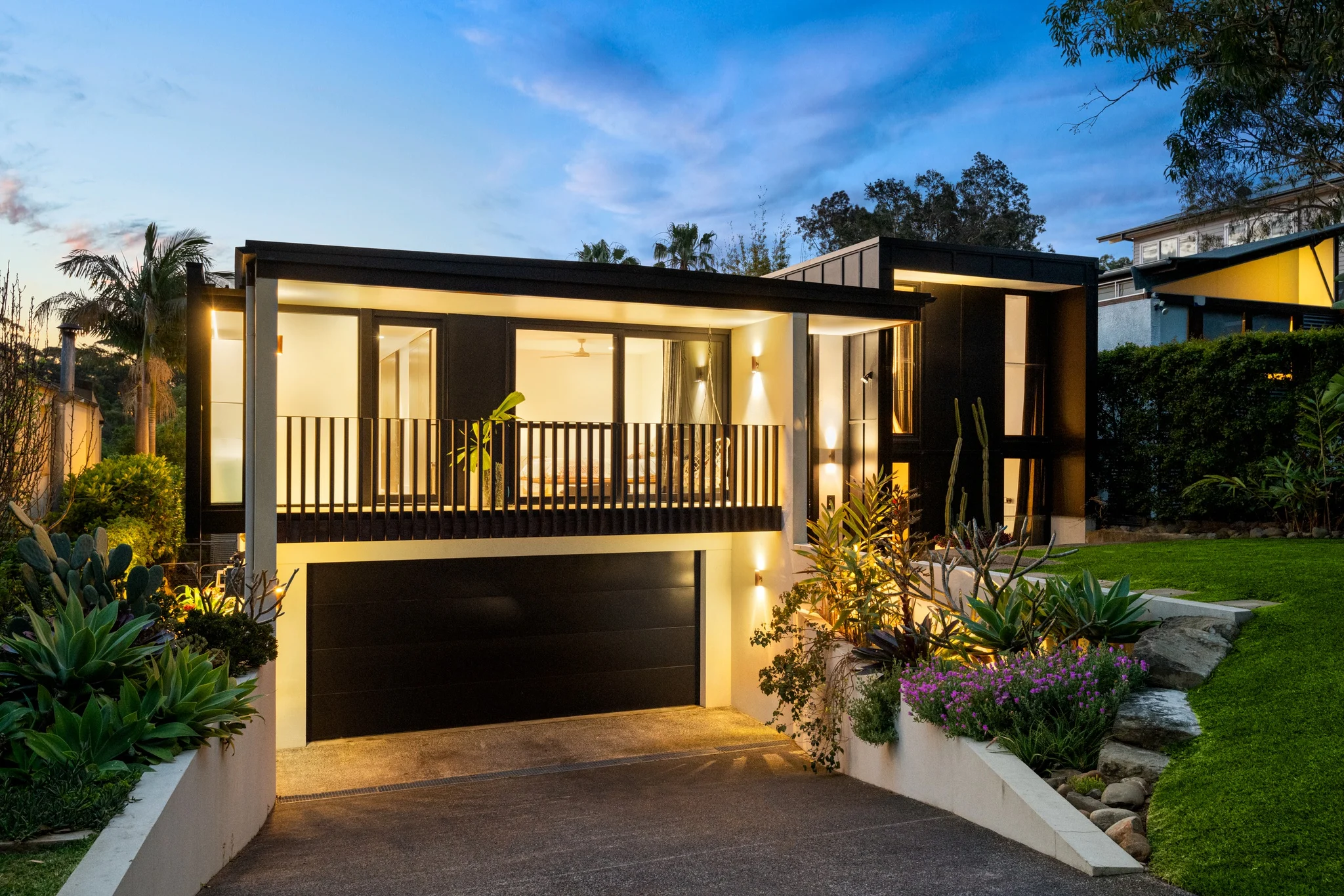 Exterior of a property in Palm Beach, Sydney designed by Avalon Beach architects Markham Lee.
