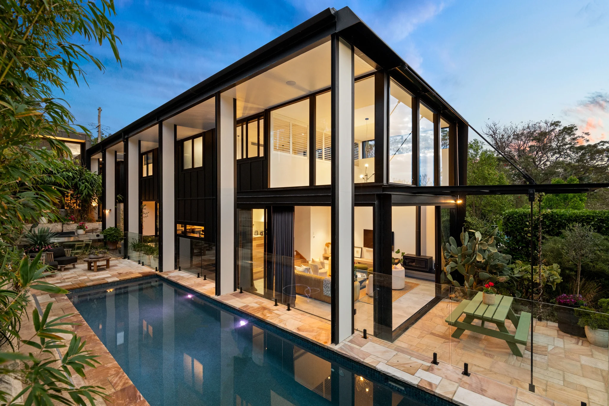 Exterior of a property in Palm Beach, Sydney designed by Avalon Beach architects Markham Lee.