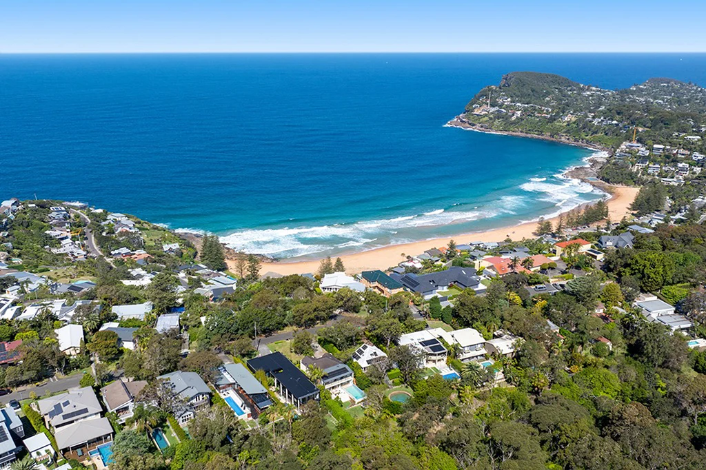 Aerial view of a property in Palm Beach, Sydney designed by Avalon Beach architects Markham Lee.