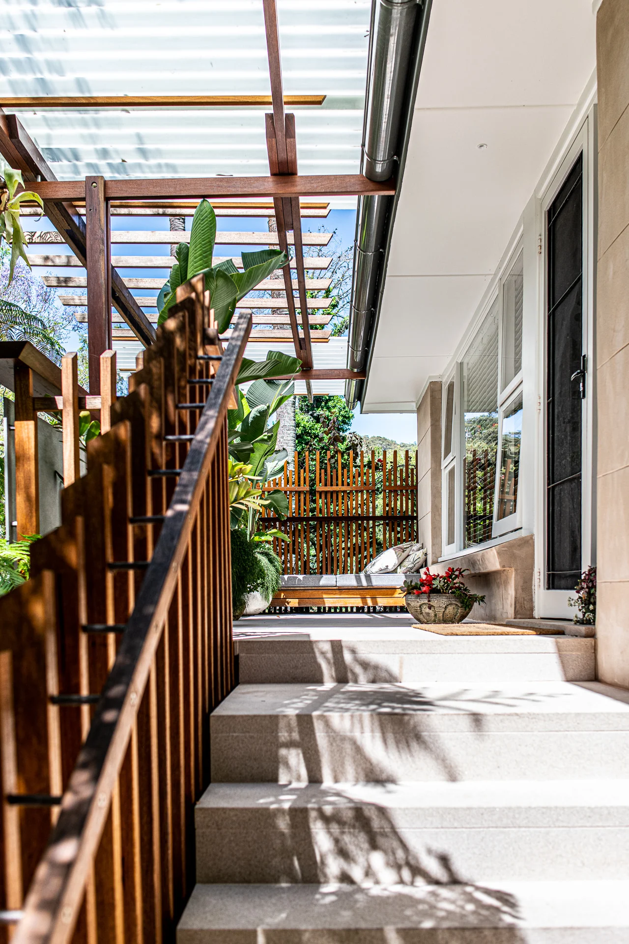 Entryway of a property in Avalon Beach, Sydney designed by Northern Beaches architects Markham Lee.