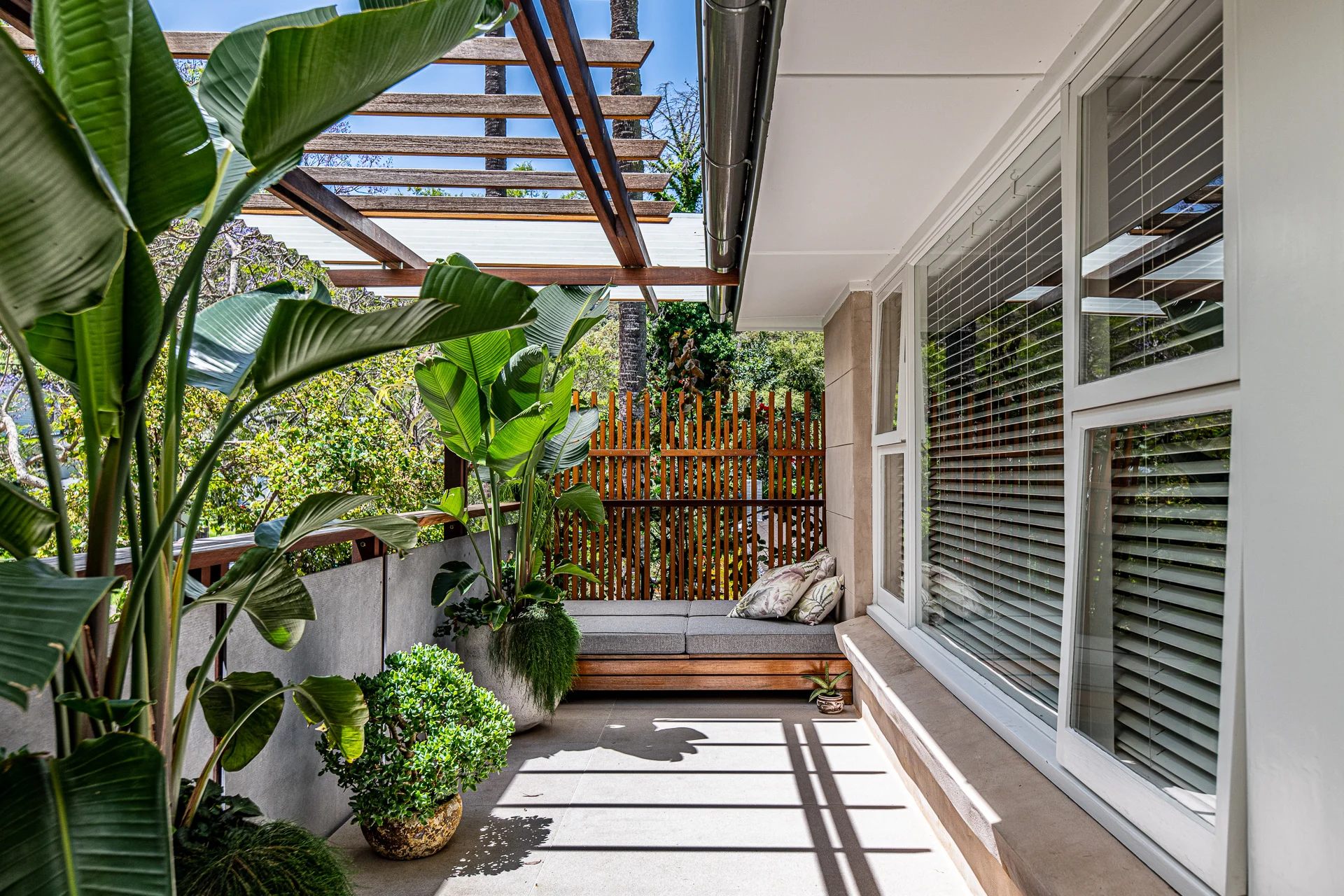 Front porch of a property in Avalon Beach, Sydney designed by Northern Beaches architects Markham Lee.