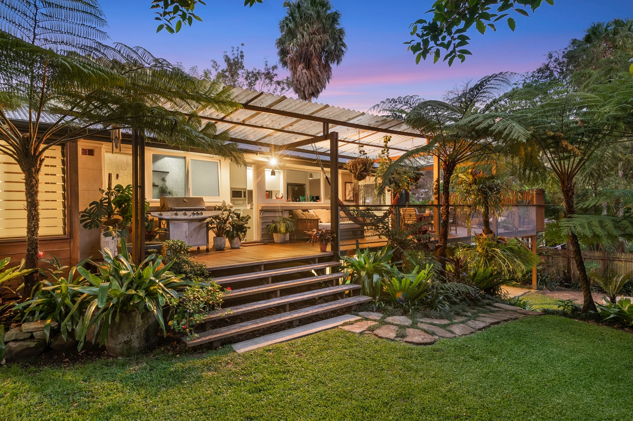 Exterior of a property in Avalon Beach, Sydney designed by Northern Beaches architects Markham Lee.