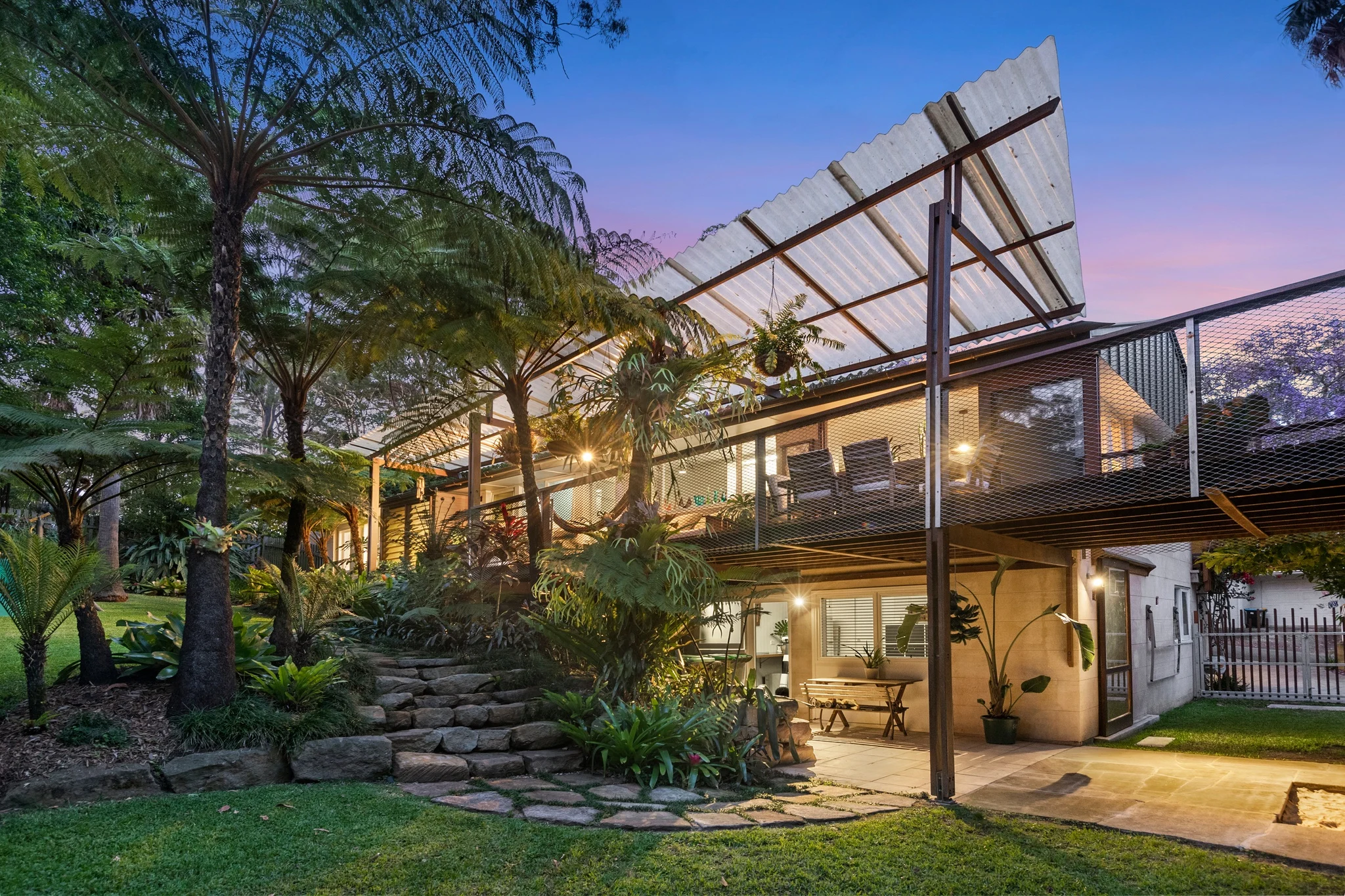Exterior of a property in Avalon Beach, Sydney designed by Northern Beaches architects Markham Lee.