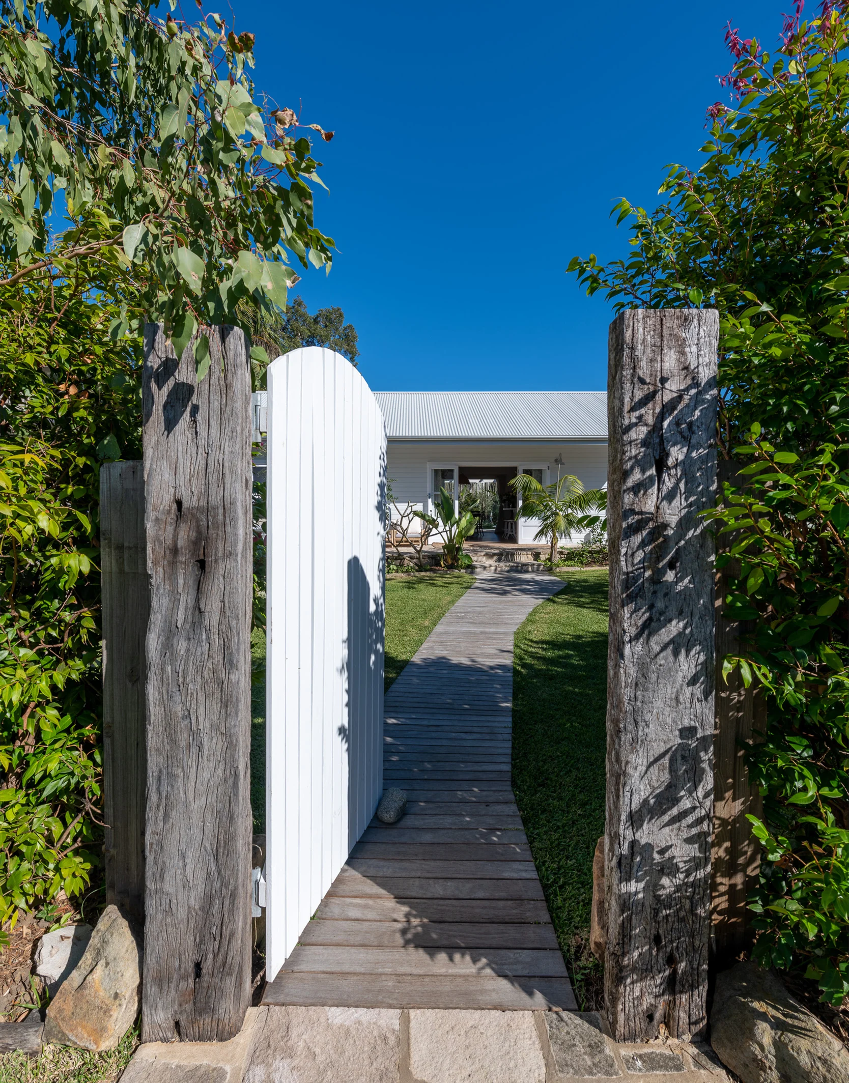 Entryway of a property in Avalon Beach, Sydney designed by Ballina architects Markham Lee.