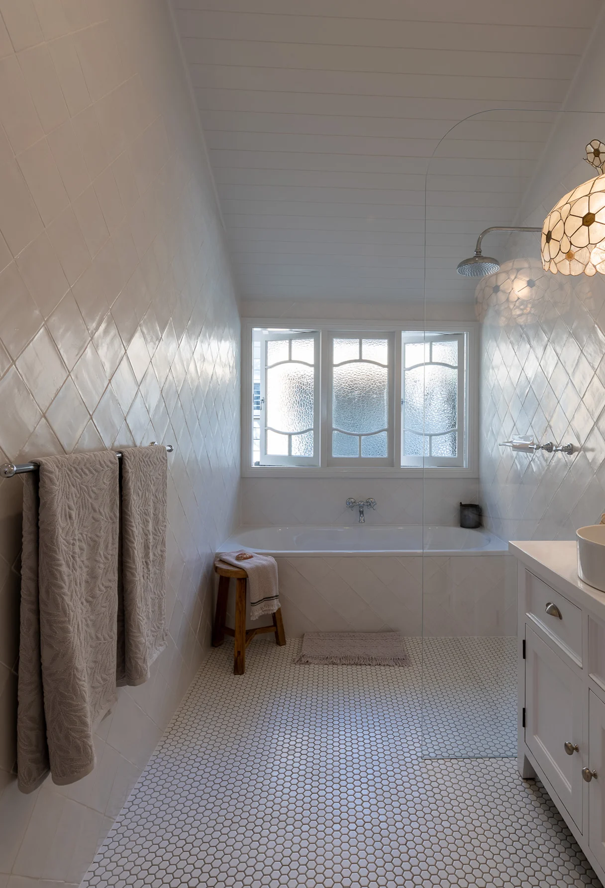 Bathroom of a property in Avalon Beach, Sydney designed by Ballina architects Markham Lee.