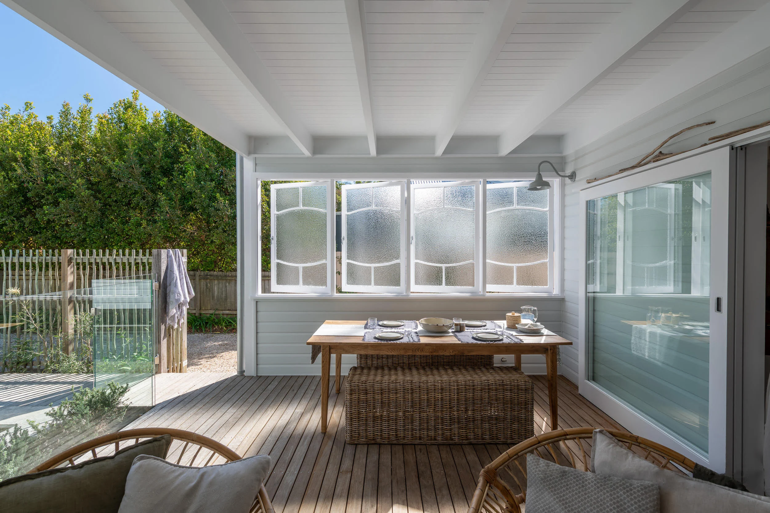 Deck and dining area of a property in Avalon Beach, Sydney designed by Ballina architects Markham Lee.