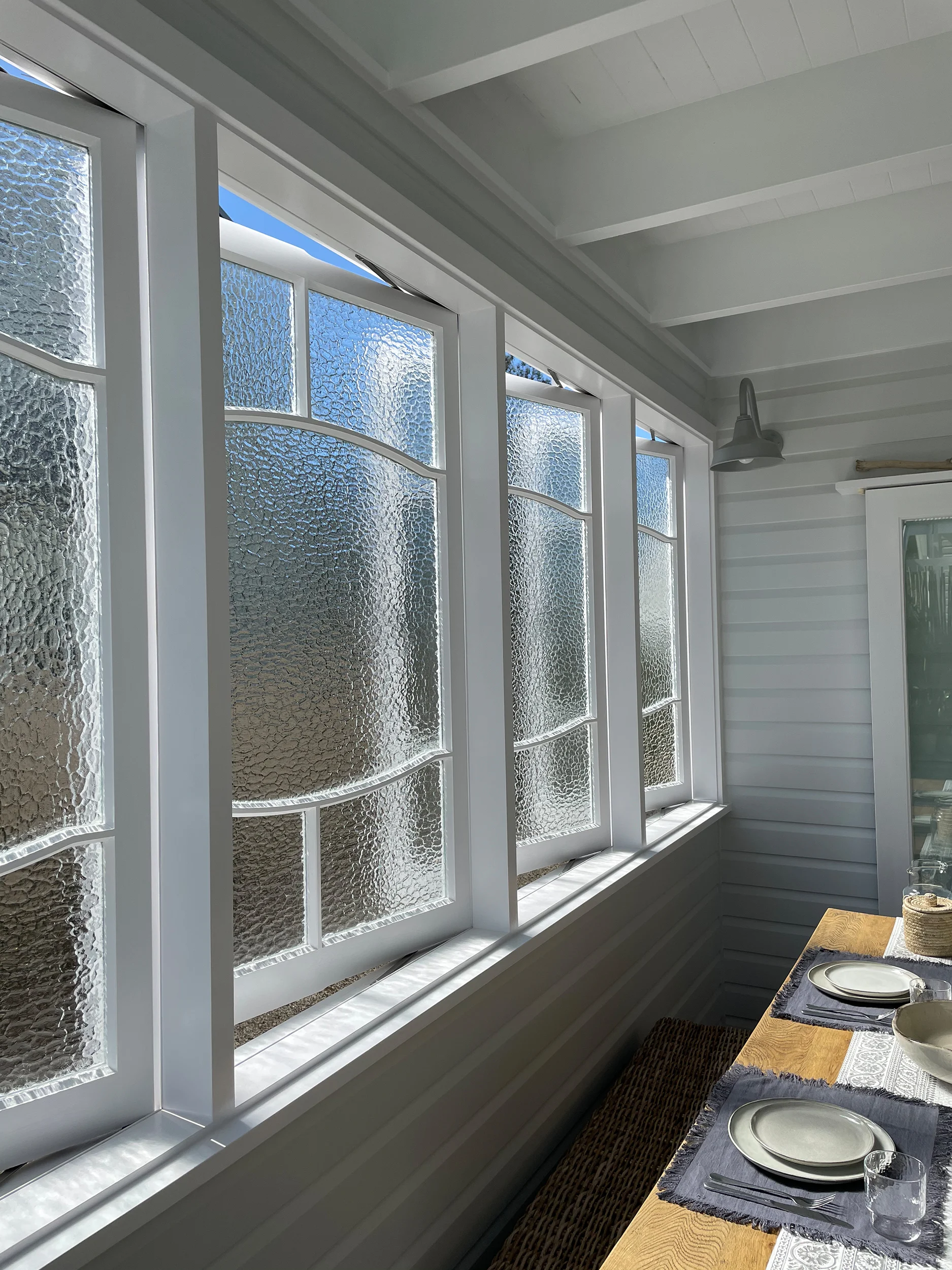 Dining area of a property in Avalon Beach, Sydney designed by Ballina architects Markham Lee.