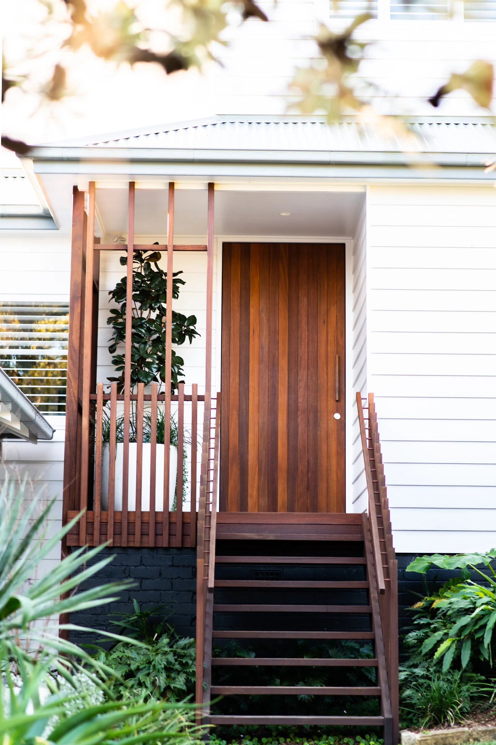 Entryway of a property in Avalon Beach, Sydney designed by Byron Bay architects Markham Lee.