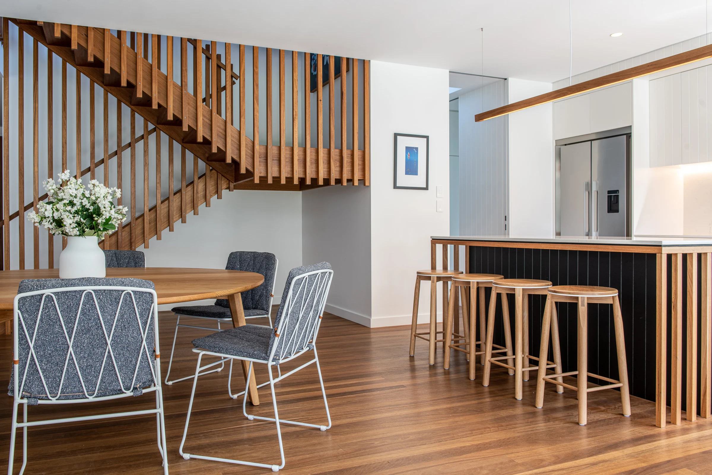 Dining room and kitchen of a property in Avalon Beach, Sydney designed by Byron Bay architects Markham Lee.