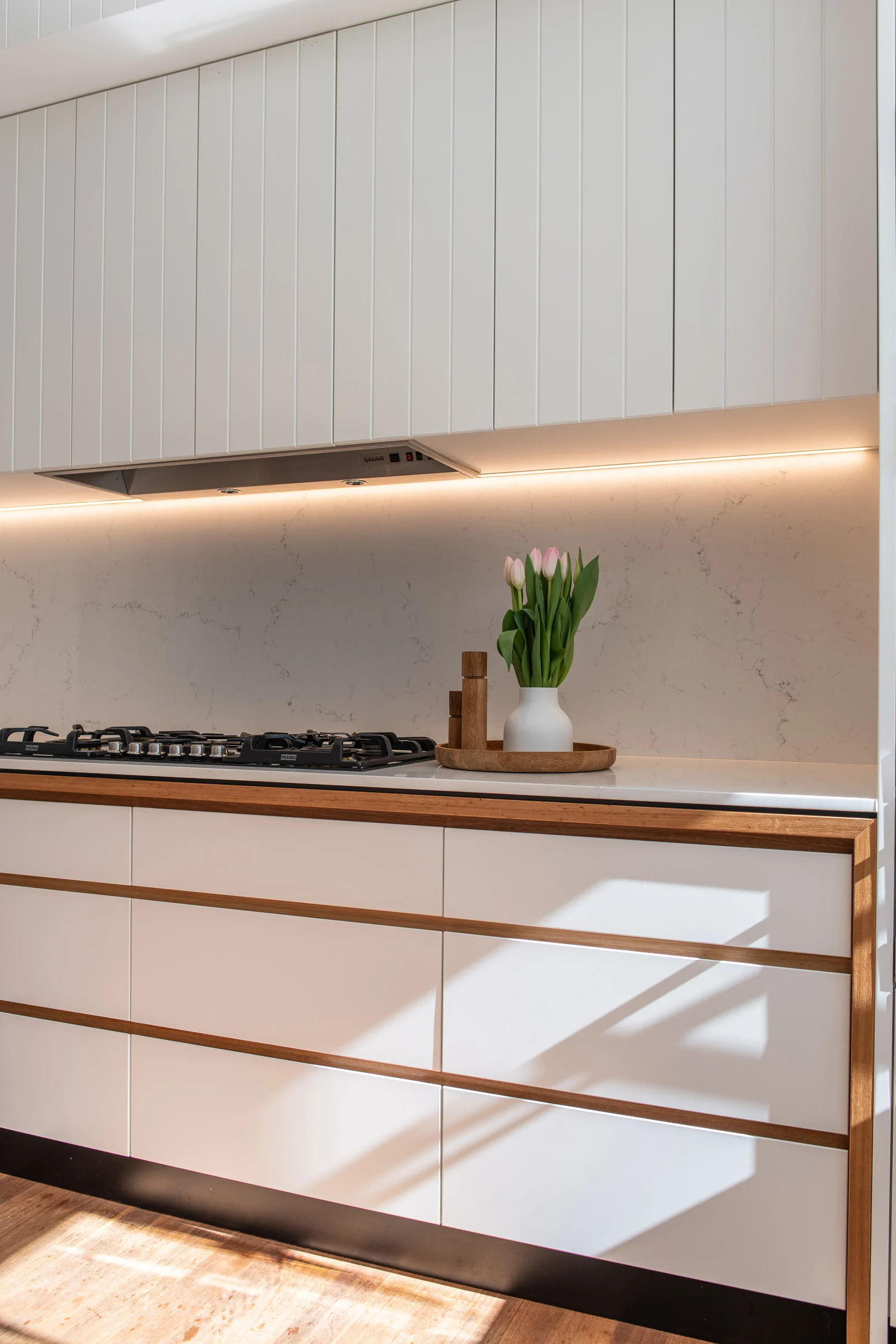 Kitchen of a property in Avalon Beach, Sydney designed by Byron Bay architects Markham Lee.