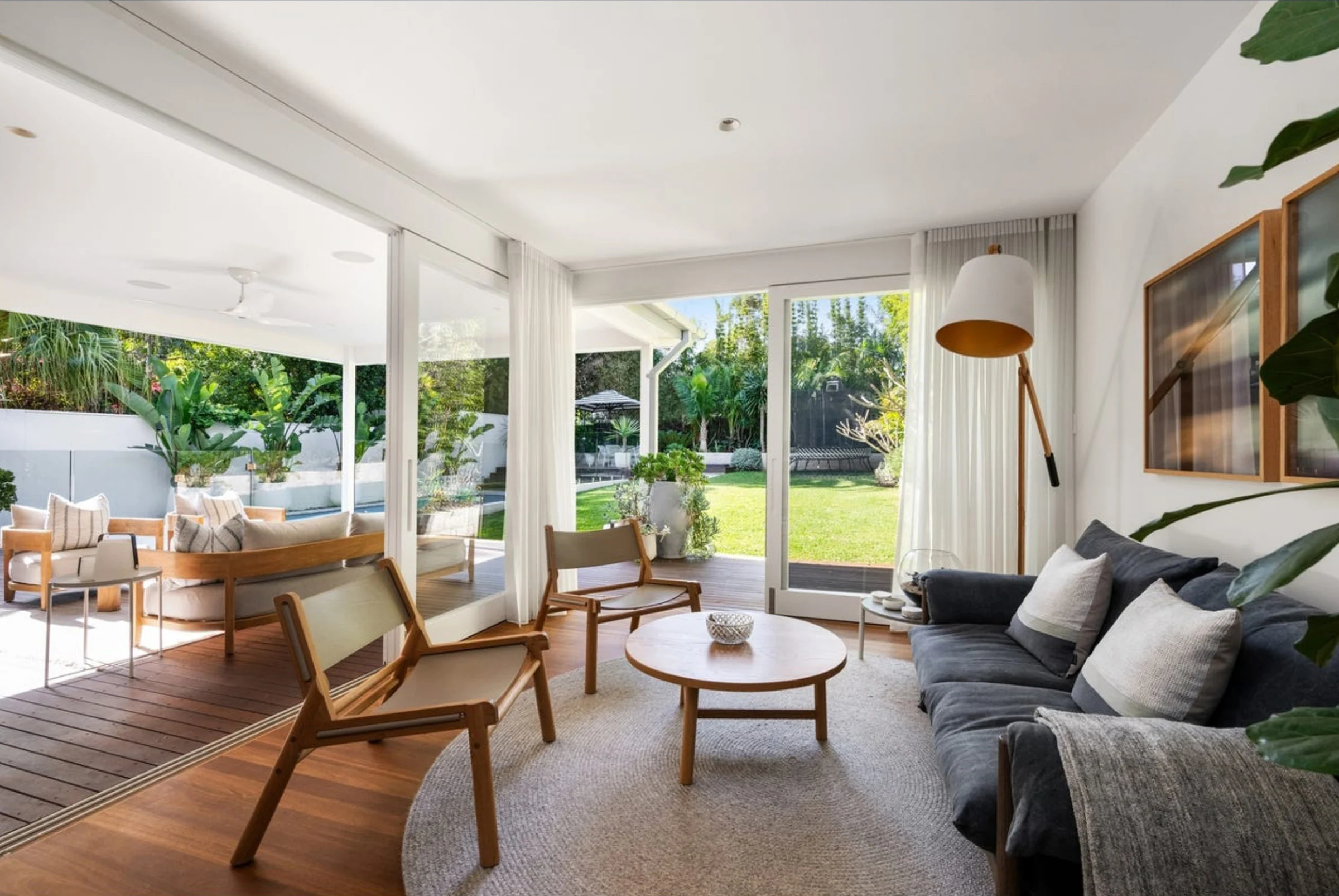Sitting area of a property in Avalon Beach, Sydney designed by Byron Bay architects Markham Lee.
