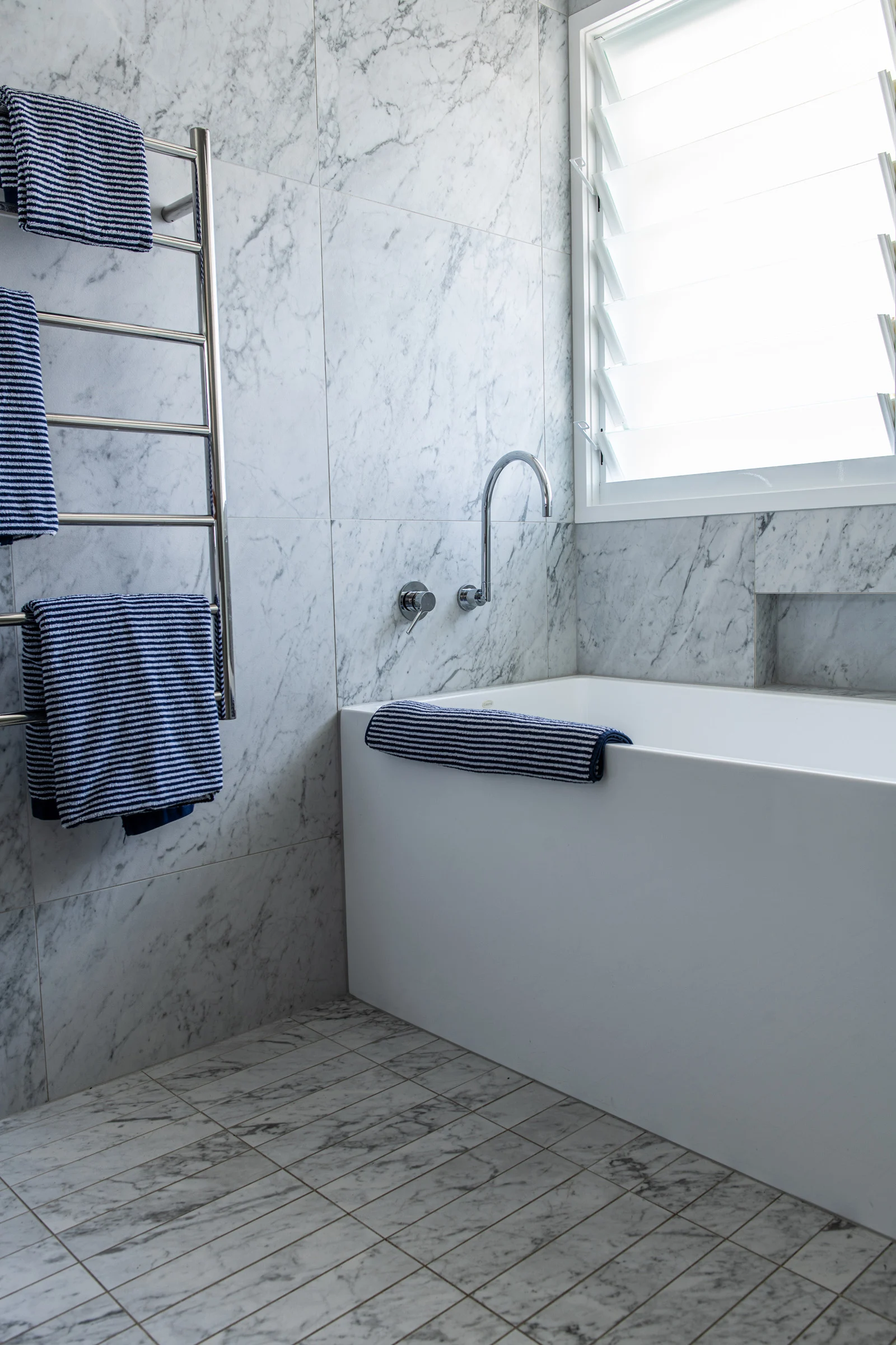 Bathroom of a property in Avalon Beach, Sydney designed by Byron Bay architects Markham Lee.