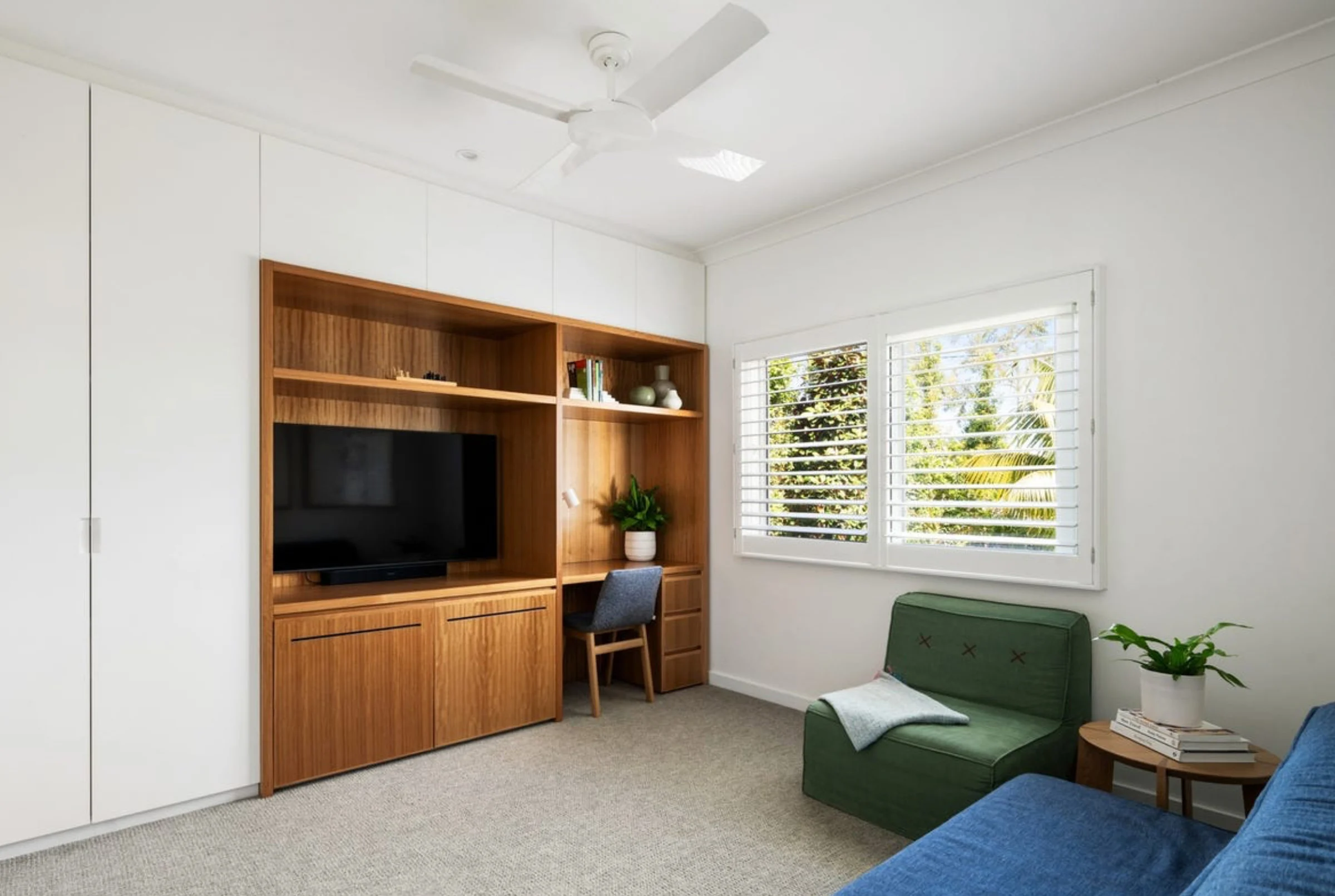 Office of a property in Avalon Beach, Sydney designed by Byron Bay architects Markham Lee.