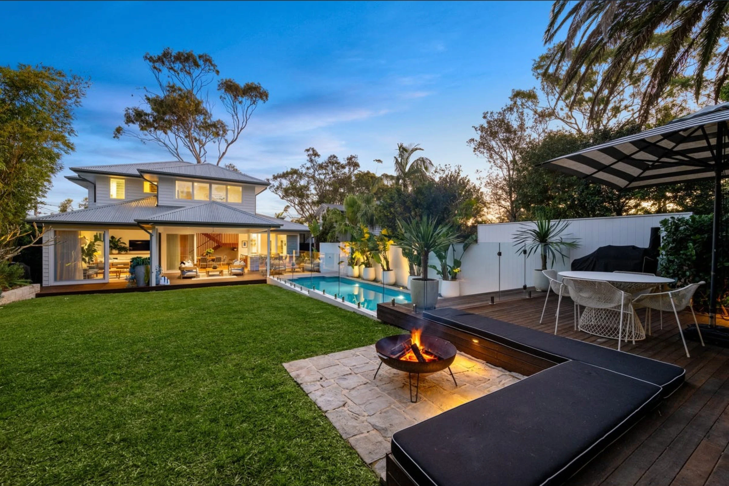 Exterior of a property in Avalon Beach, Sydney designed by Byron Bay architects Markham Lee.