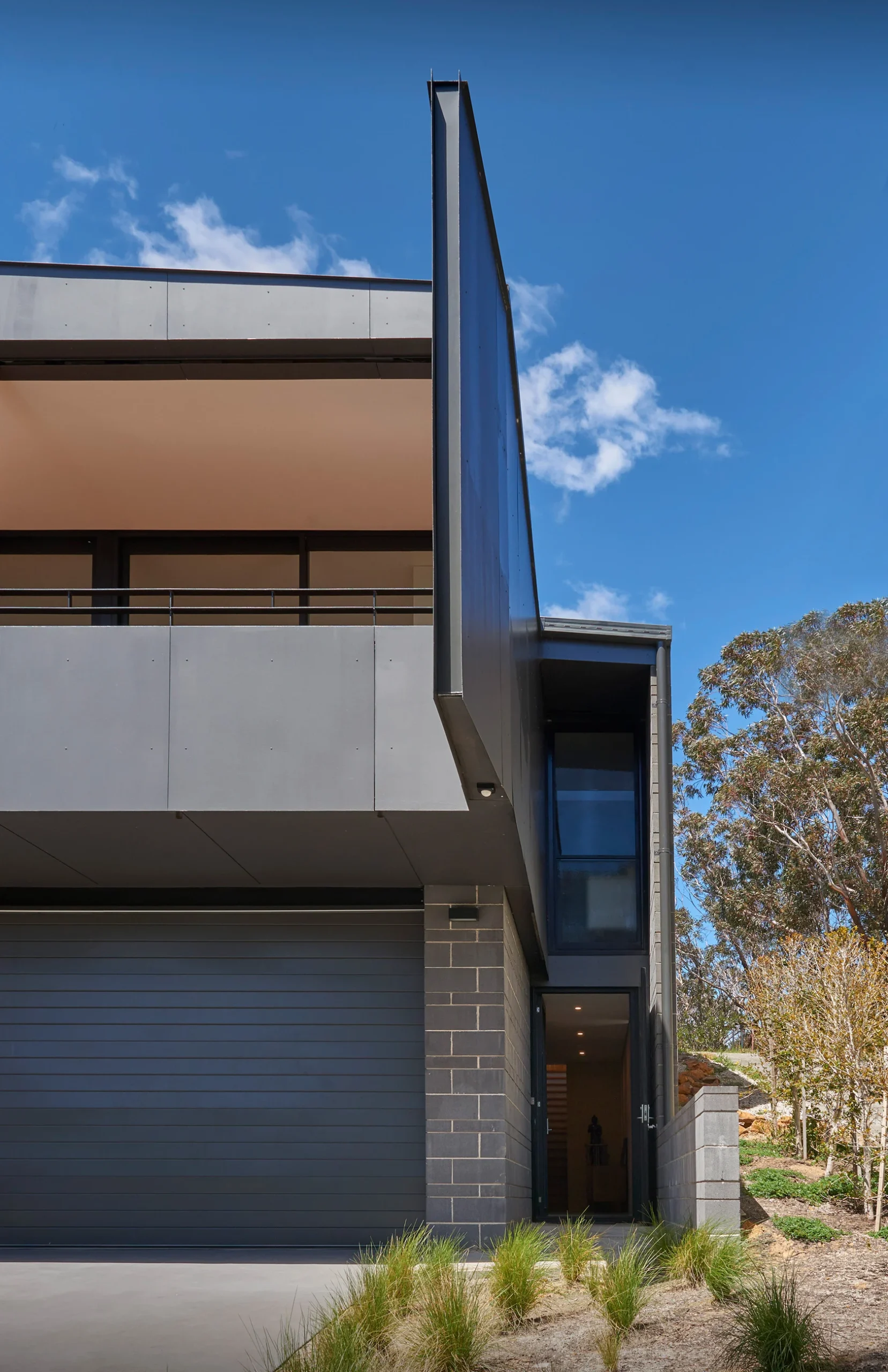 Exterior of a bushfire-proof property in Leura, Blue Mountains designed by Northern Beaches architects Markham Lee.