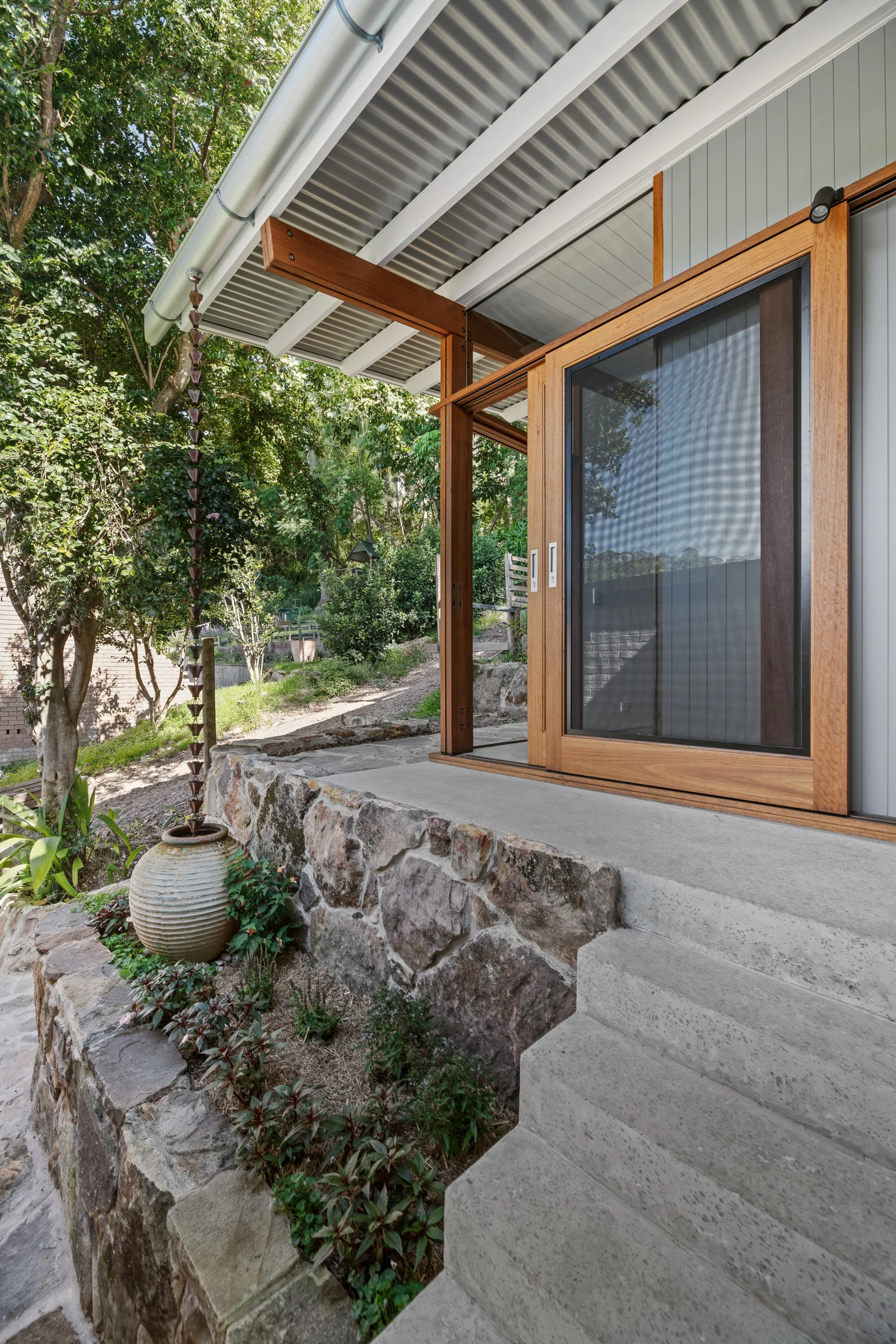 Exterior of a property in Newport, Sydney designed by Northern Rivers architects Markham Lee.