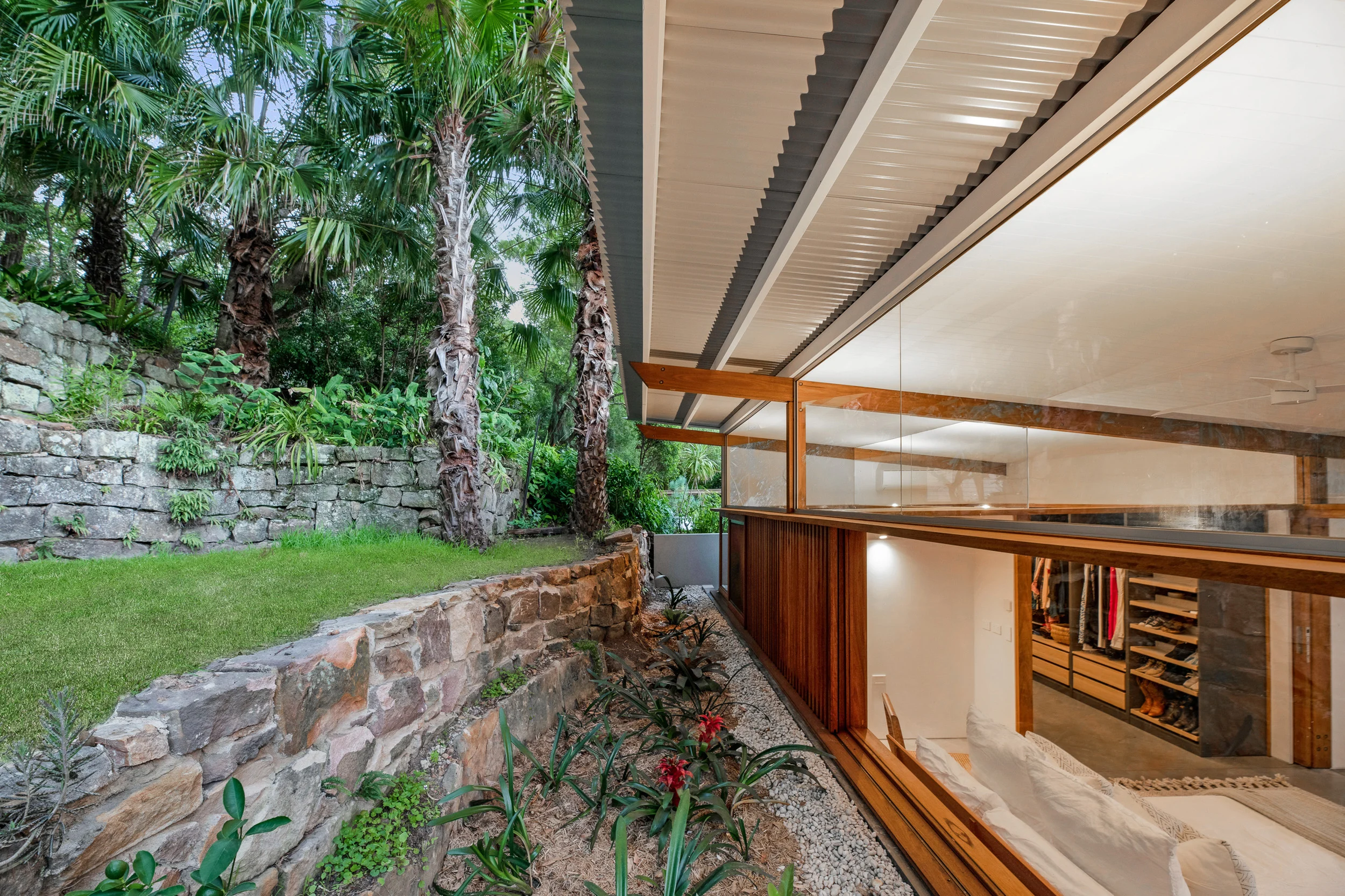 Exterior of a property in Newport, Sydney designed by Northern Rivers architects Markham Lee.