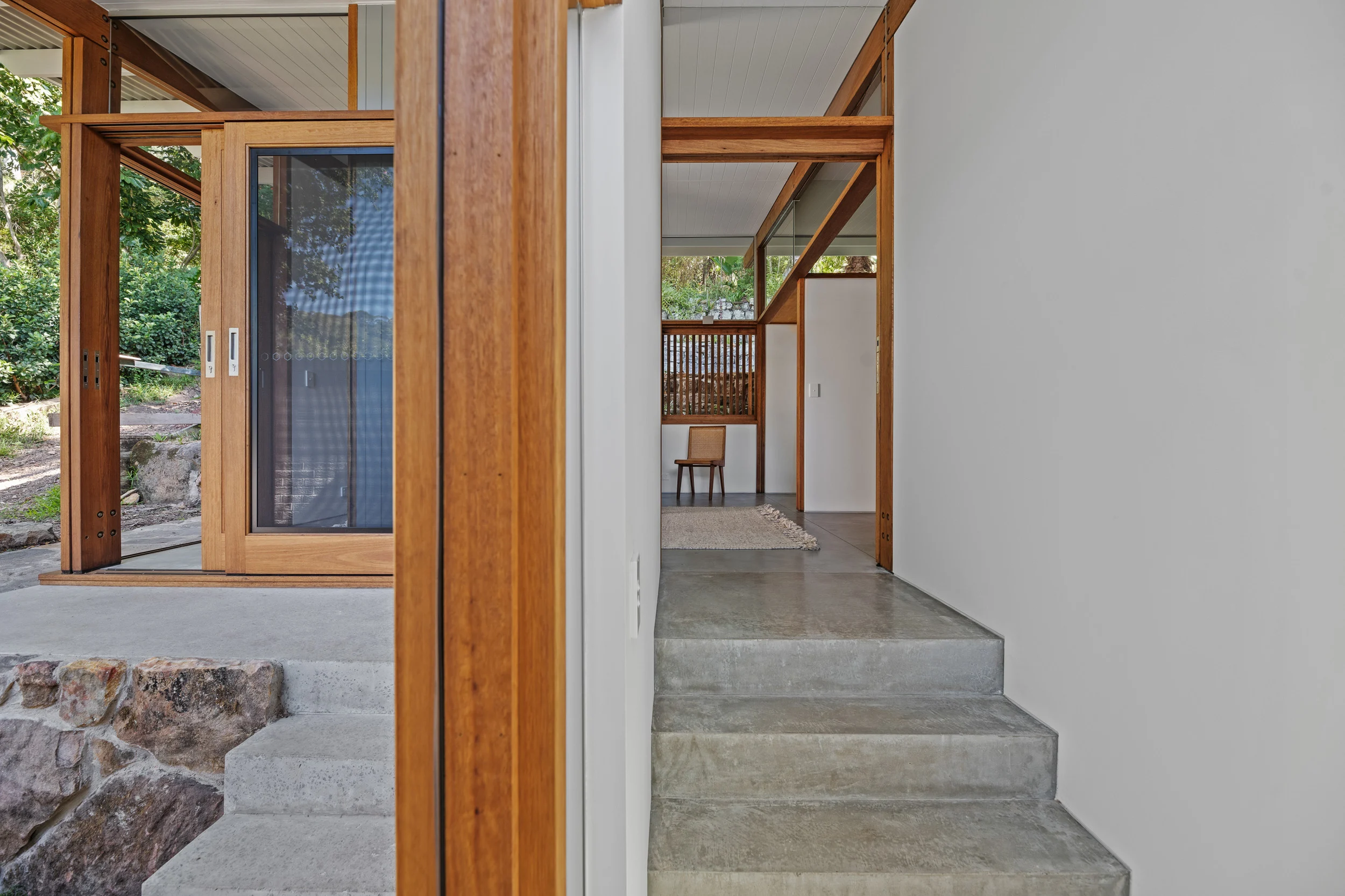 Hallway of a property in Newport, Sydney designed by Northern Rivers architects Markham Lee.